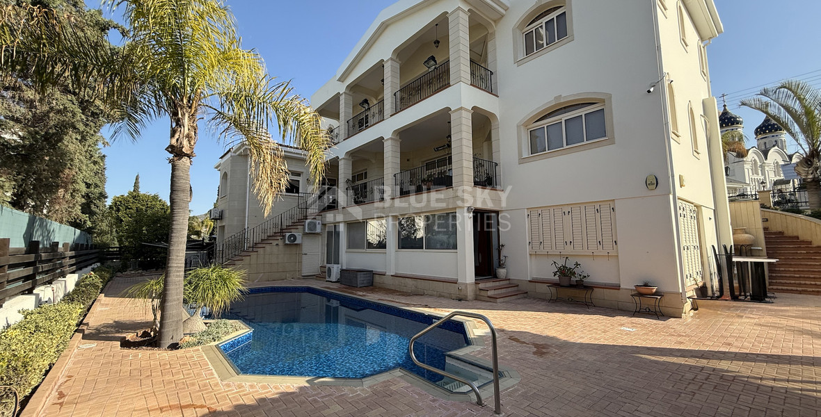 SALE: ELEGANT VILLA IN THE KALOGYRI AREA OF LIMASSOL WITH LARGE GARDENS AND ENTERTAINING AREAS.
