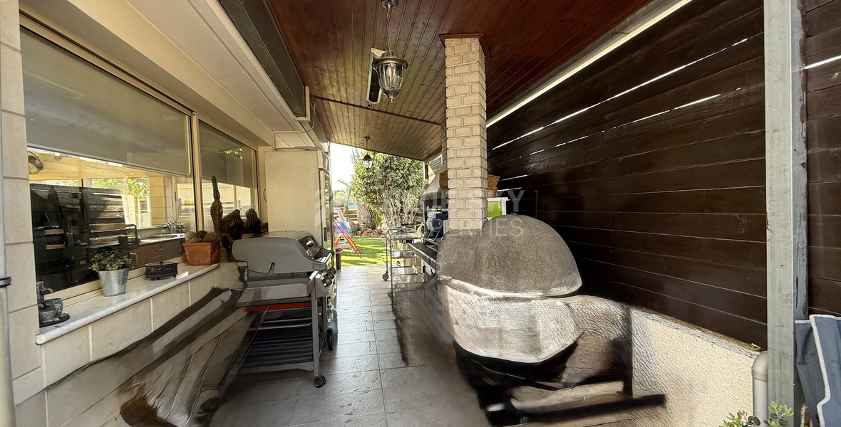 SALE: ELEGANT VILLA IN THE KALOGYRI AREA OF LIMASSOL WITH LARGE GARDENS AND ENTERTAINING AREAS.