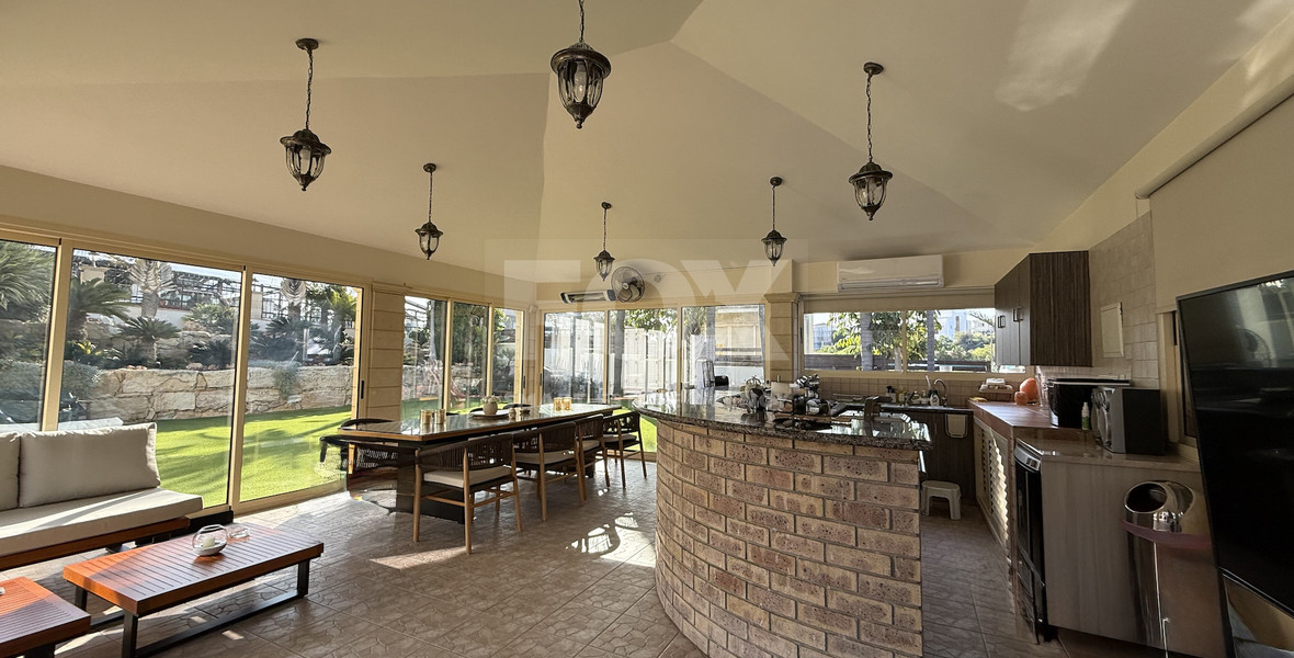 SALE: ELEGANT VILLA IN THE KALOGYRI AREA OF LIMASSOL WITH LARGE GARDENS AND ENTERTAINING AREAS.