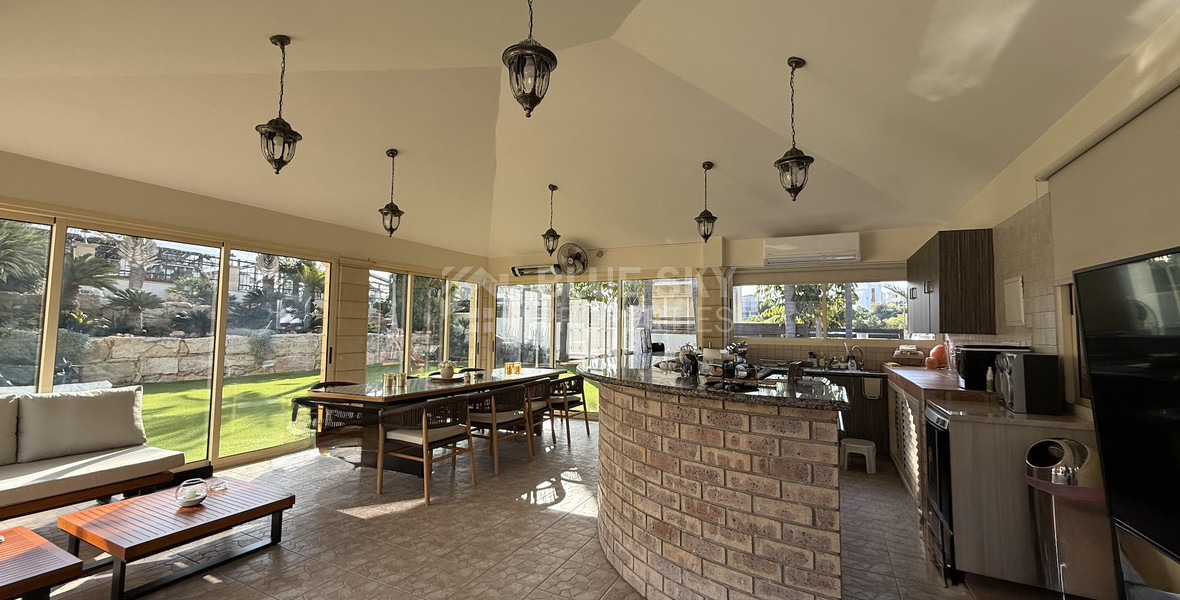 SALE: ELEGANT VILLA IN THE KALOGYRI AREA OF LIMASSOL WITH LARGE GARDENS AND ENTERTAINING AREAS.