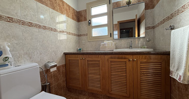 SALE: ELEGANT VILLA IN THE KALOGYRI AREA OF LIMASSOL WITH LARGE GARDENS AND ENTERTAINING AREAS.