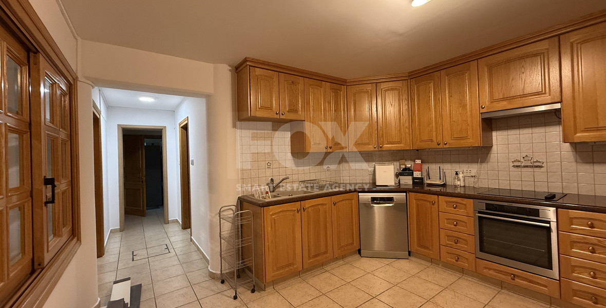 SALE: ELEGANT VILLA IN THE KALOGYRI AREA OF LIMASSOL WITH LARGE GARDENS AND ENTERTAINING AREAS.