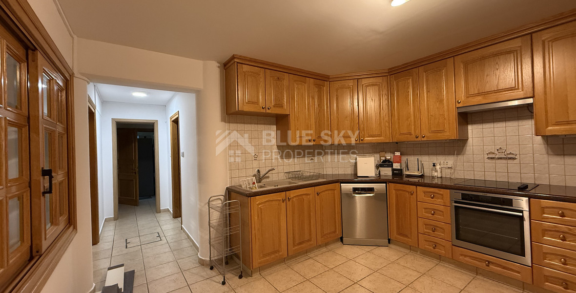 SALE: ELEGANT VILLA IN THE KALOGYRI AREA OF LIMASSOL WITH LARGE GARDENS AND ENTERTAINING AREAS.