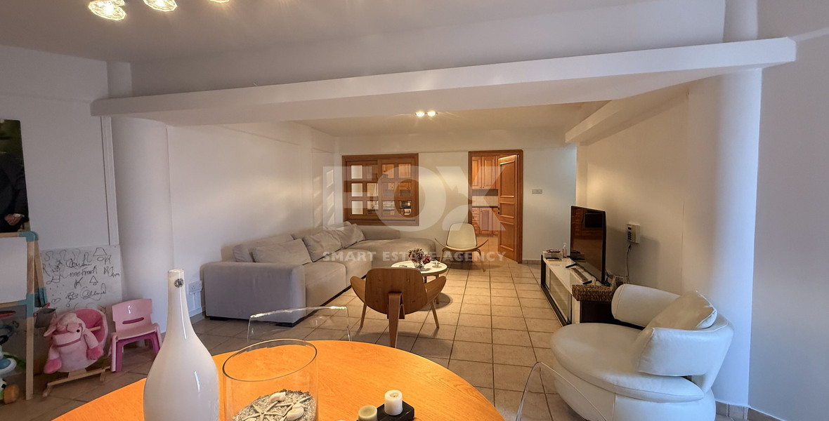 SALE: ELEGANT VILLA IN THE KALOGYRI AREA OF LIMASSOL WITH LARGE GARDENS AND ENTERTAINING AREAS.