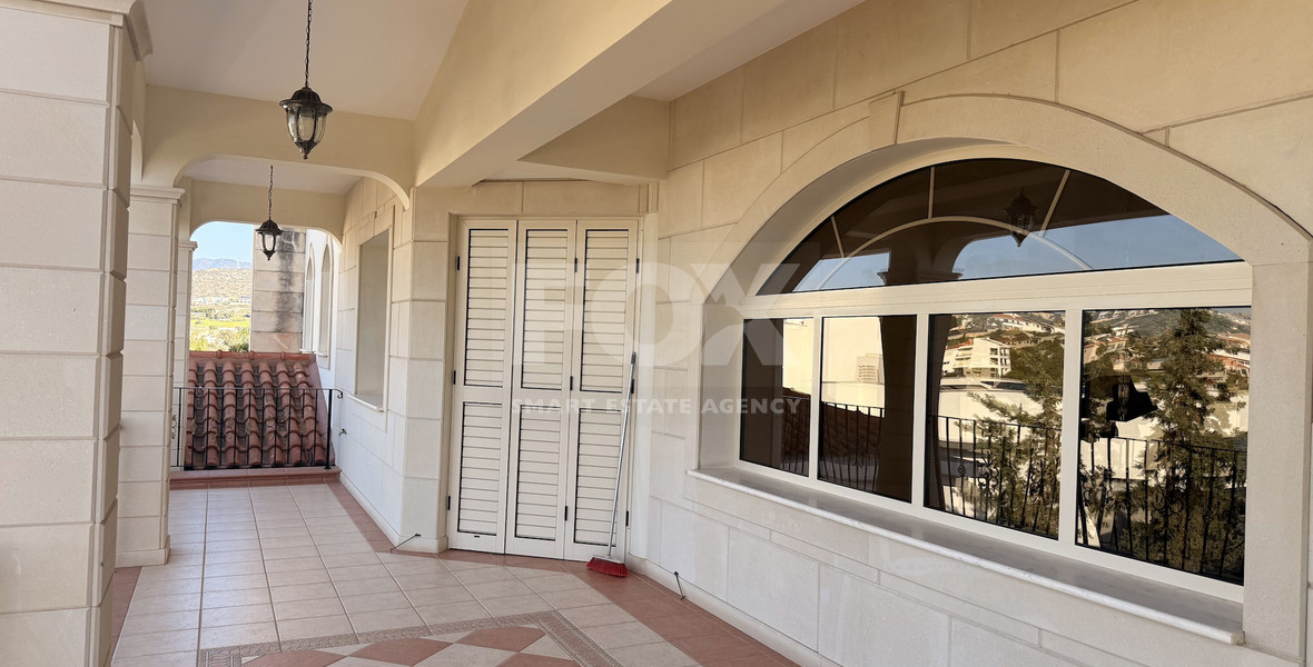 SALE: ELEGANT VILLA IN THE KALOGYRI AREA OF LIMASSOL WITH LARGE GARDENS AND ENTERTAINING AREAS.