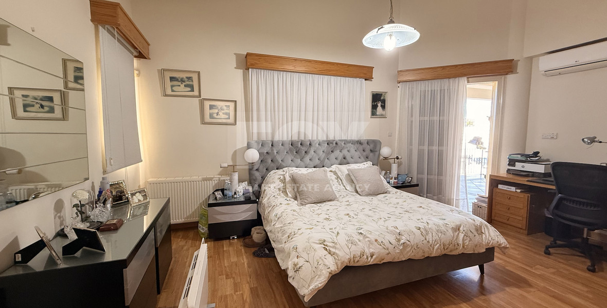 SALE: ELEGANT VILLA IN THE KALOGYRI AREA OF LIMASSOL WITH LARGE GARDENS AND ENTERTAINING AREAS.
