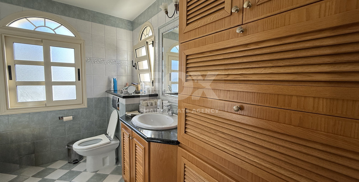 SALE: ELEGANT VILLA IN THE KALOGYRI AREA OF LIMASSOL WITH LARGE GARDENS AND ENTERTAINING AREAS.