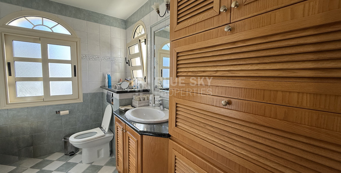 SALE: ELEGANT VILLA IN THE KALOGYRI AREA OF LIMASSOL WITH LARGE GARDENS AND ENTERTAINING AREAS.