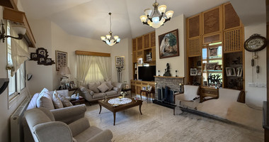 SALE: ELEGANT VILLA IN THE KALOGYRI AREA OF LIMASSOL WITH LARGE GARDENS AND ENTERTAINING AREAS.