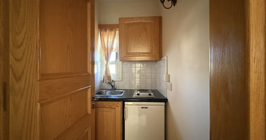 SALE: ELEGANT VILLA IN THE KALOGYRI AREA OF LIMASSOL WITH LARGE GARDENS AND ENTERTAINING AREAS.