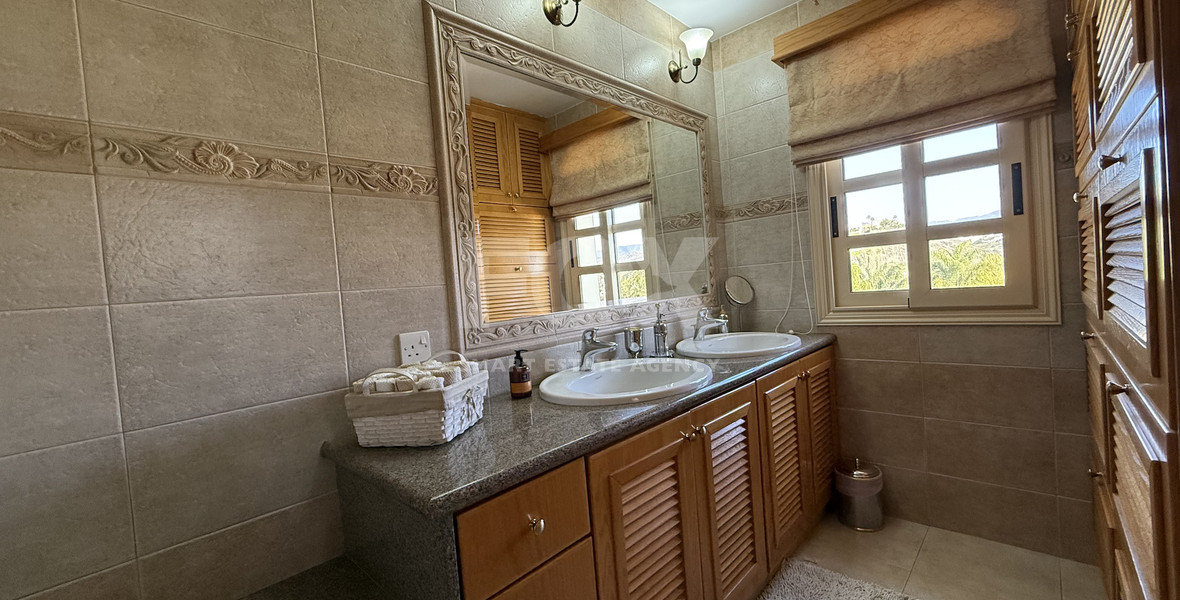 SALE: ELEGANT VILLA IN THE KALOGYRI AREA OF LIMASSOL WITH LARGE GARDENS AND ENTERTAINING AREAS.