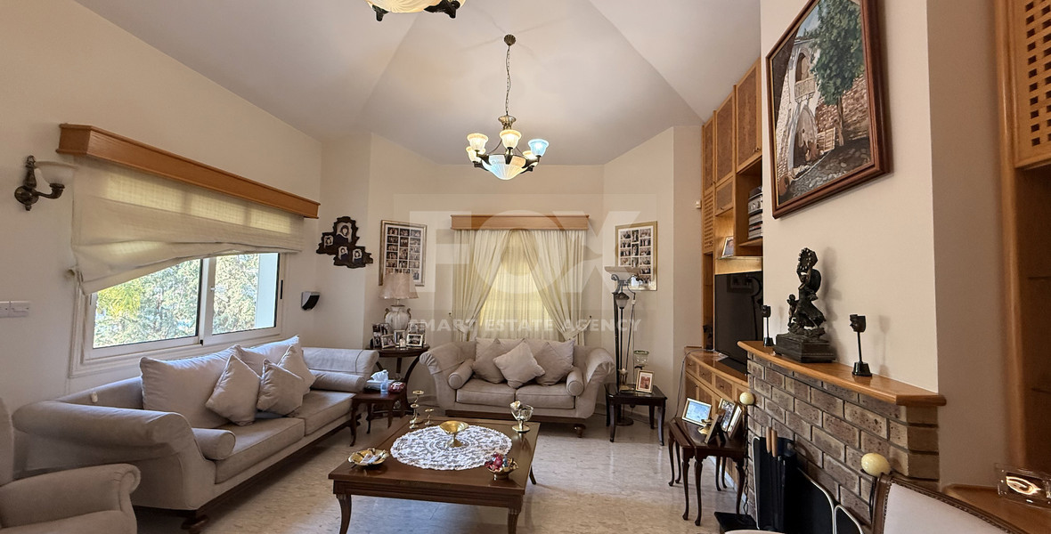 SALE: ELEGANT VILLA IN THE KALOGYRI AREA OF LIMASSOL WITH LARGE GARDENS AND ENTERTAINING AREAS.