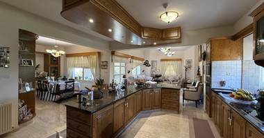 SALE: ELEGANT VILLA IN THE KALOGYRI AREA OF LIMASSOL WITH LARGE GARDENS AND ENTERTAINING AREAS.