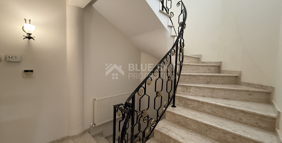 SALE: ELEGANT VILLA IN THE KALOGYRI AREA OF LIMASSOL WITH LARGE GARDENS AND ENTERTAINING AREAS.