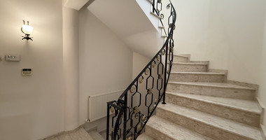 SALE: ELEGANT VILLA IN THE KALOGYRI AREA OF LIMASSOL WITH LARGE GARDENS AND ENTERTAINING AREAS.