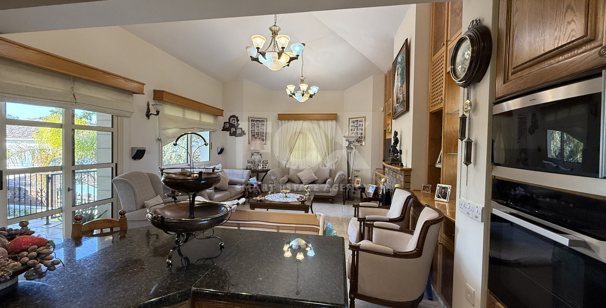 SALE: ELEGANT VILLA IN THE KALOGYRI AREA OF LIMASSOL WITH LARGE GARDENS AND ENTERTAINING AREAS.
