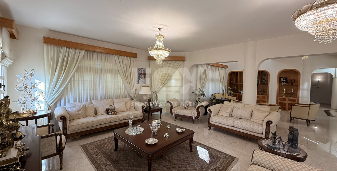 SALE: ELEGANT VILLA IN THE KALOGYRI AREA OF LIMASSOL WITH LARGE GARDENS AND ENTERTAINING AREAS.