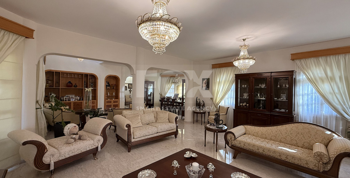 SALE: ELEGANT VILLA IN THE KALOGYRI AREA OF LIMASSOL WITH LARGE GARDENS AND ENTERTAINING AREAS.