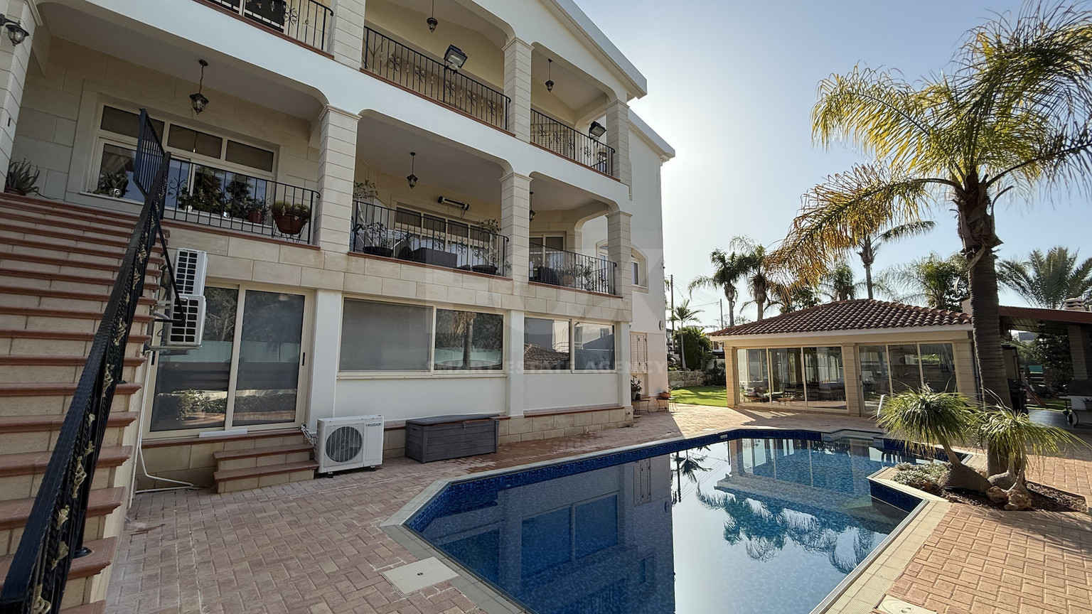 SALE: ELEGANT VILLA IN THE KALOGYRI AREA OF LIMASSOL WITH LARGE GARDENS AND ENTERTAINING AREAS.