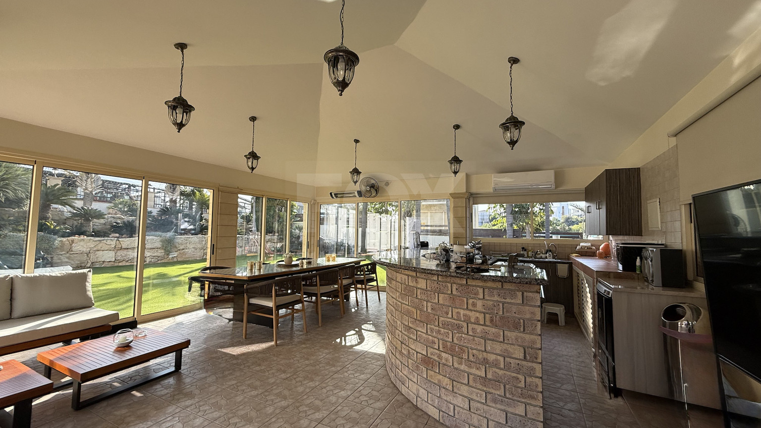 SALE: ELEGANT VILLA IN THE KALOGYRI AREA OF LIMASSOL WITH LARGE GARDENS AND ENTERTAINING AREAS.