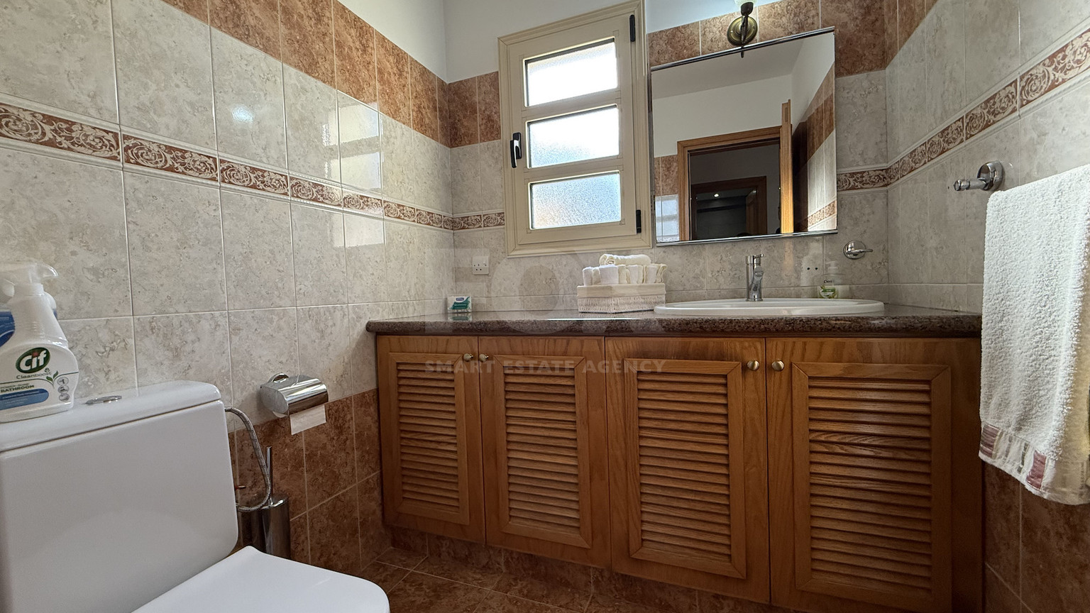 SALE: ELEGANT VILLA IN THE KALOGYRI AREA OF LIMASSOL WITH LARGE GARDENS AND ENTERTAINING AREAS.