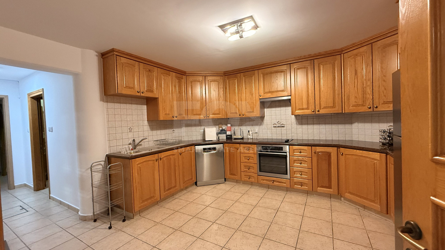 SALE: ELEGANT VILLA IN THE KALOGYRI AREA OF LIMASSOL WITH LARGE GARDENS AND ENTERTAINING AREAS.
