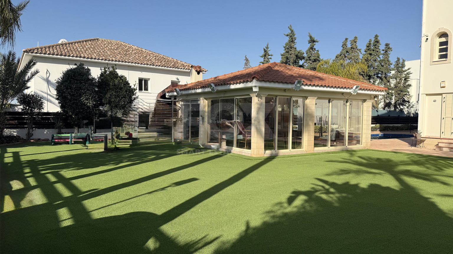 SALE: ELEGANT VILLA IN THE KALOGYRI AREA OF LIMASSOL WITH LARGE GARDENS AND ENTERTAINING AREAS.