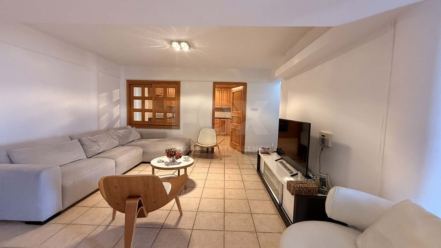 SALE: ELEGANT VILLA IN THE KALOGYRI AREA OF LIMASSOL WITH LARGE GARDENS AND ENTERTAINING AREAS.