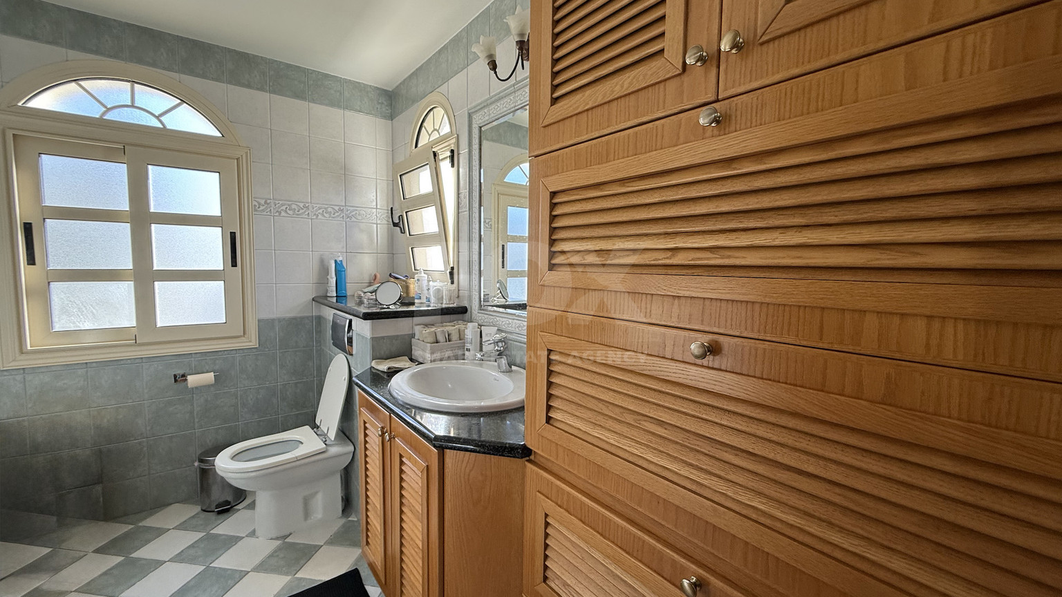 SALE: ELEGANT VILLA IN THE KALOGYRI AREA OF LIMASSOL WITH LARGE GARDENS AND ENTERTAINING AREAS.