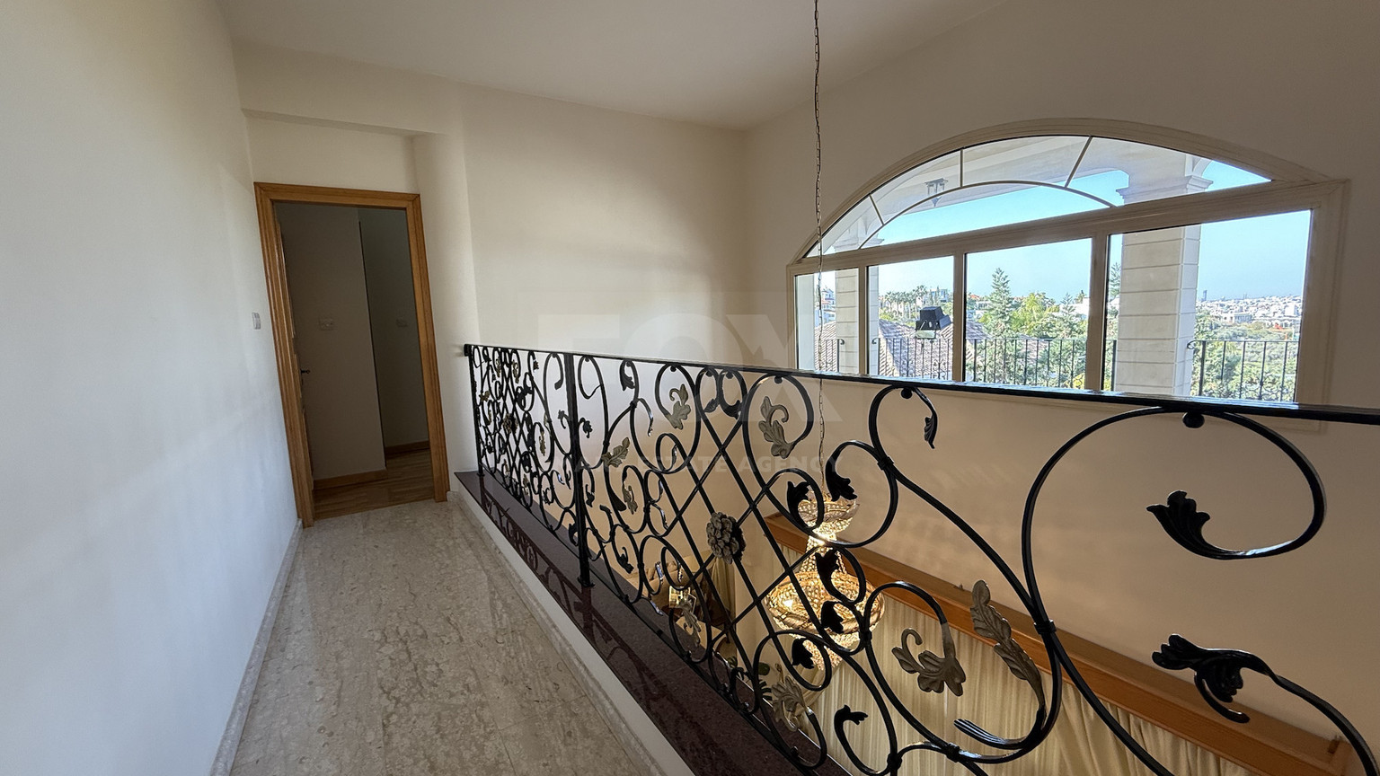 SALE: ELEGANT VILLA IN THE KALOGYRI AREA OF LIMASSOL WITH LARGE GARDENS AND ENTERTAINING AREAS.