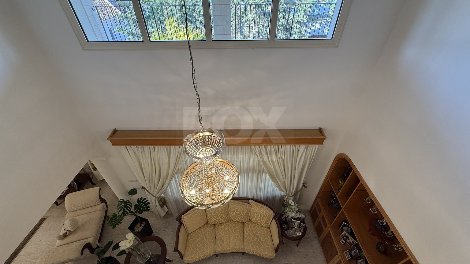 SALE: ELEGANT VILLA IN THE KALOGYRI AREA OF LIMASSOL WITH LARGE GARDENS AND ENTERTAINING AREAS.