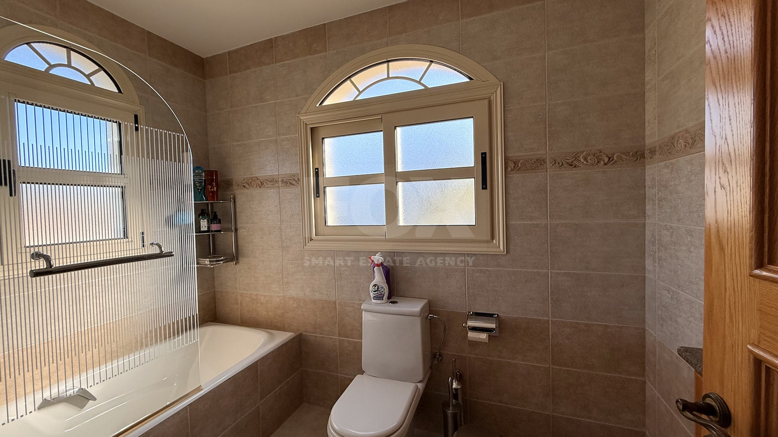 SALE: ELEGANT VILLA IN THE KALOGYRI AREA OF LIMASSOL WITH LARGE GARDENS AND ENTERTAINING AREAS.