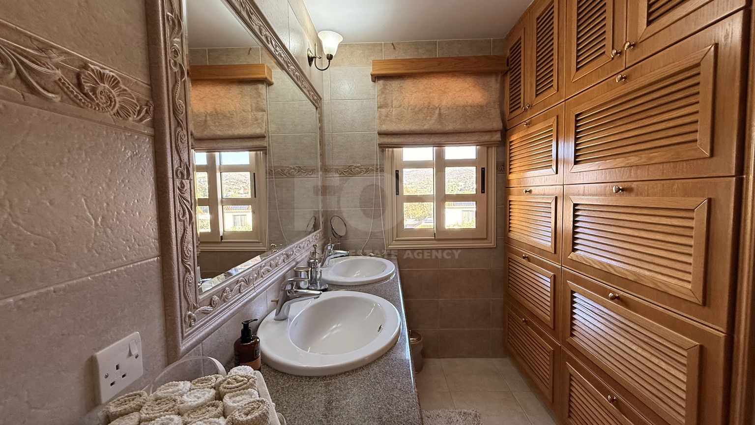 SALE: ELEGANT VILLA IN THE KALOGYRI AREA OF LIMASSOL WITH LARGE GARDENS AND ENTERTAINING AREAS.