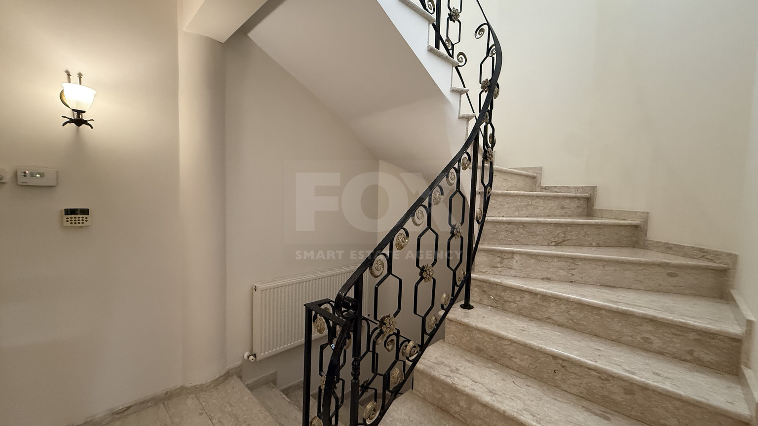 SALE: ELEGANT VILLA IN THE KALOGYRI AREA OF LIMASSOL WITH LARGE GARDENS AND ENTERTAINING AREAS.