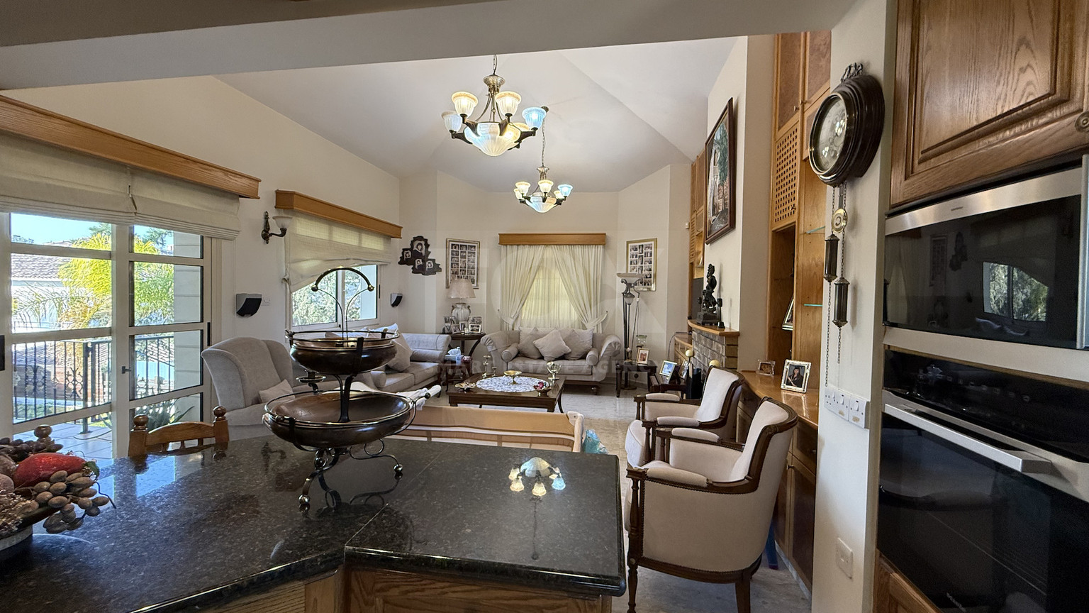 SALE: ELEGANT VILLA IN THE KALOGYRI AREA OF LIMASSOL WITH LARGE GARDENS AND ENTERTAINING AREAS.