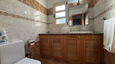 SALE: ELEGANT VILLA IN THE KALOGYRI AREA OF LIMASSOL WITH LARGE GARDENS AND ENTERTAINING AREAS.