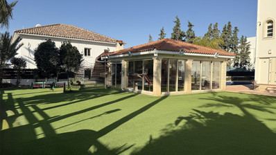 SALE: ELEGANT VILLA IN THE KALOGYRI AREA OF LIMASSOL WITH LARGE GARDENS AND ENTERTAINING AREAS.