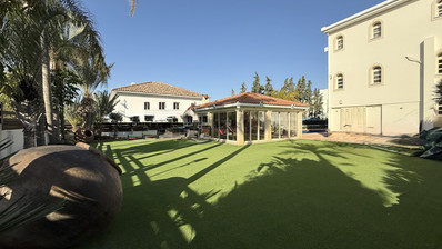 SALE: ELEGANT VILLA IN THE KALOGYRI AREA OF LIMASSOL WITH LARGE GARDENS AND ENTERTAINING AREAS.