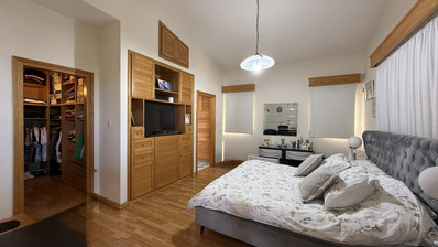 SALE: ELEGANT VILLA IN THE KALOGYRI AREA OF LIMASSOL WITH LARGE GARDENS AND ENTERTAINING AREAS.