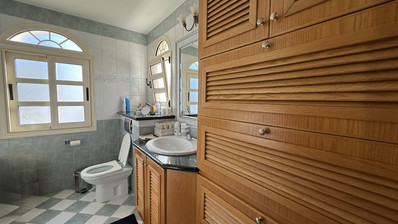 SALE: ELEGANT VILLA IN THE KALOGYRI AREA OF LIMASSOL WITH LARGE GARDENS AND ENTERTAINING AREAS.