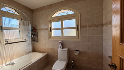 SALE: ELEGANT VILLA IN THE KALOGYRI AREA OF LIMASSOL WITH LARGE GARDENS AND ENTERTAINING AREAS.
