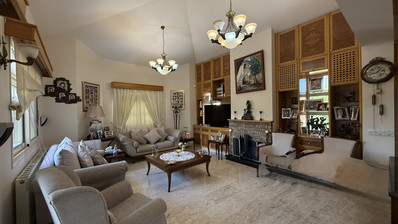 SALE: ELEGANT VILLA IN THE KALOGYRI AREA OF LIMASSOL WITH LARGE GARDENS AND ENTERTAINING AREAS.