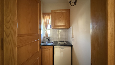 SALE: ELEGANT VILLA IN THE KALOGYRI AREA OF LIMASSOL WITH LARGE GARDENS AND ENTERTAINING AREAS.