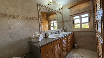 SALE: ELEGANT VILLA IN THE KALOGYRI AREA OF LIMASSOL WITH LARGE GARDENS AND ENTERTAINING AREAS.