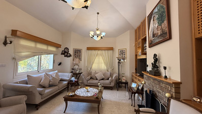 SALE: ELEGANT VILLA IN THE KALOGYRI AREA OF LIMASSOL WITH LARGE GARDENS AND ENTERTAINING AREAS.