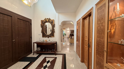 SALE: ELEGANT VILLA IN THE KALOGYRI AREA OF LIMASSOL WITH LARGE GARDENS AND ENTERTAINING AREAS.