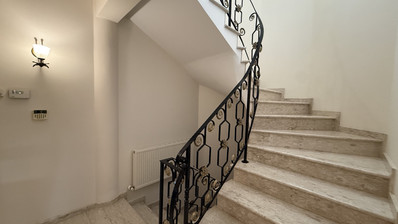 SALE: ELEGANT VILLA IN THE KALOGYRI AREA OF LIMASSOL WITH LARGE GARDENS AND ENTERTAINING AREAS.