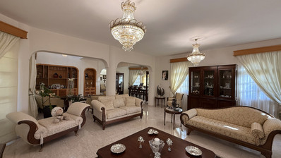 SALE: ELEGANT VILLA IN THE KALOGYRI AREA OF LIMASSOL WITH LARGE GARDENS AND ENTERTAINING AREAS.