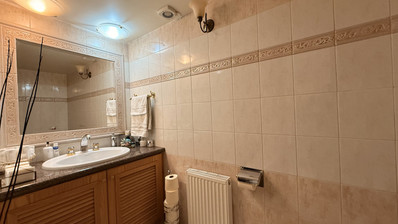 SALE: ELEGANT VILLA IN THE KALOGYRI AREA OF LIMASSOL WITH LARGE GARDENS AND ENTERTAINING AREAS.