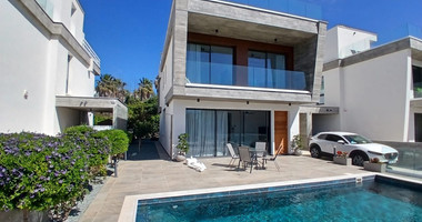 Spacious four Bedroom Home with Sea Views & Private Pool for Sale in Chlorakas